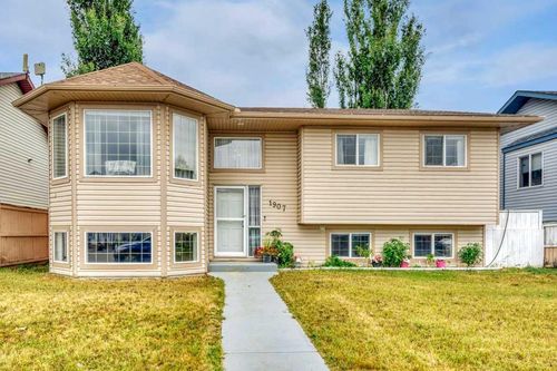 1907 Strathcona Terr, Strathmore, AB, T1P1S8 | Card Image