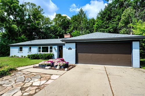 31165 Sheridan Dr, Beverly Hills, MI, 48025-5637 | Card Image