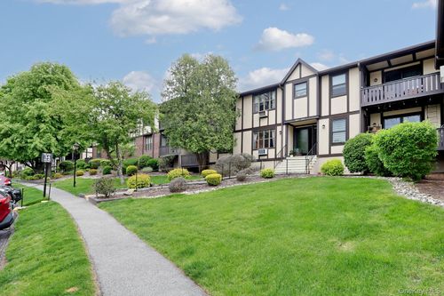 945 Sierra Vista Ln, Valley Cottage, NY, 10989-2724 | Card Image