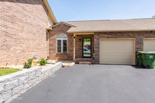1224 Karina Cir, Maryville, TN, 37804-5375 | Card Image