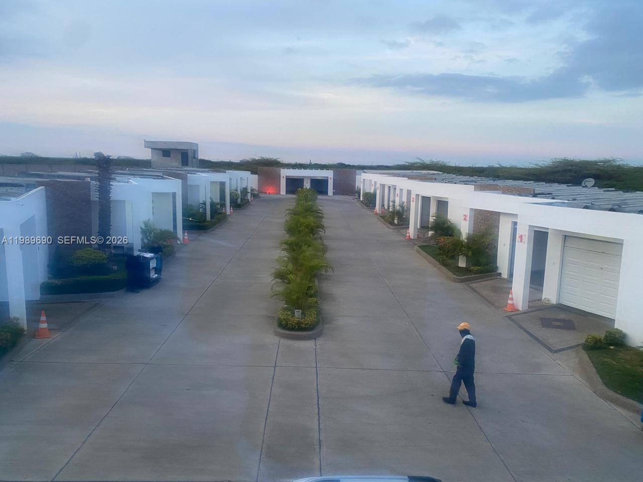 Commercial Sale in Unknown 2