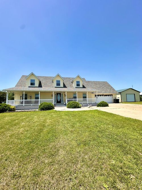 701 4th St, Gowrie, IA, 50543-7485 | Card Image