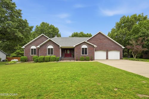 905 Macy Dr, Neosho, MO, 64850-3102 | Card Image