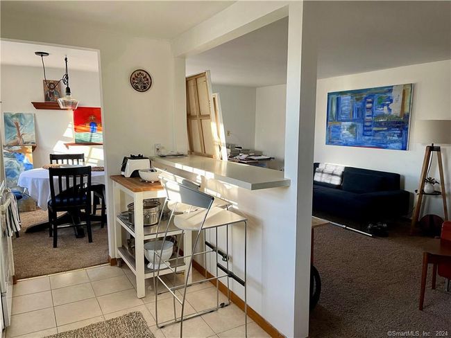 Apartment Kitchen with corain breakfast bar | Image 22