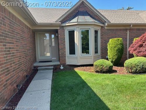 19040 Fortuna Dr S, Clinton Township, MI, 48038-2239 | Card Image