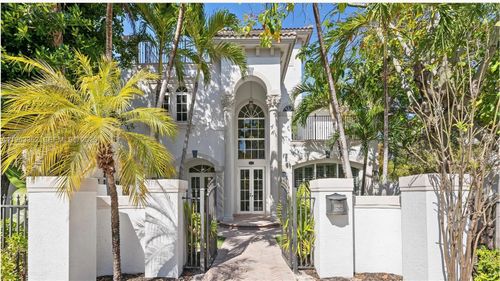 827 Se 2nd Ct, Fort Lauderdale, FL, 33301-3623 | Card Image