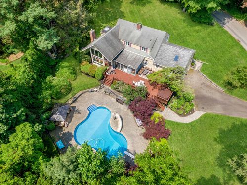9 Van Houten Flds, West Nyack, NY, 10994-2501 | Card Image