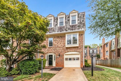 2943 Oakborough Sq, OAKTON, VA, 22124-1718 | Card Image
