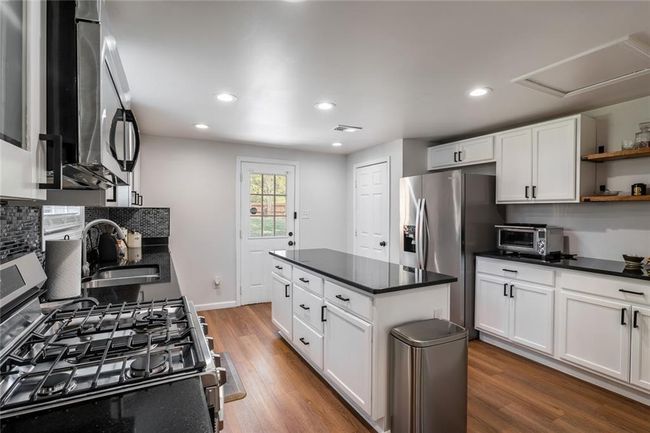 2189 Gordon Cir Se, House other with 4 bedrooms, 3 bathrooms and 2 parking in Smyrna GA | Image 14