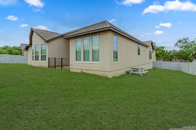 1239 Yaupon Loop, House other with 4 bedrooms, 3 bathrooms and null parking in New Braunfels TX | Image 40