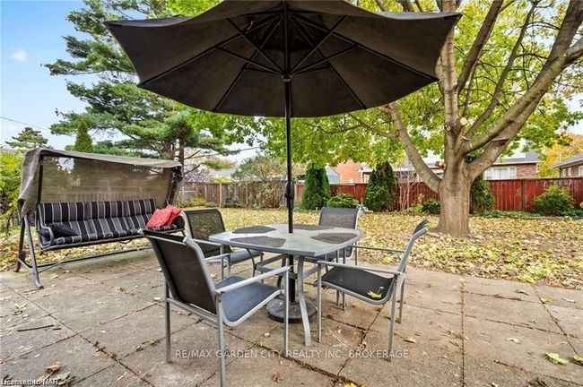 246 York St, House other with 3 bedrooms, 2 bathrooms and 3 parking in Saint Catharines ON | Image 32