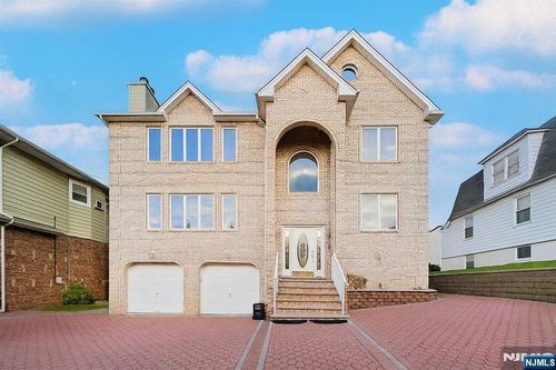 46 Bayliss St, North Arlington, NJ, 07031-5549 | Card Image