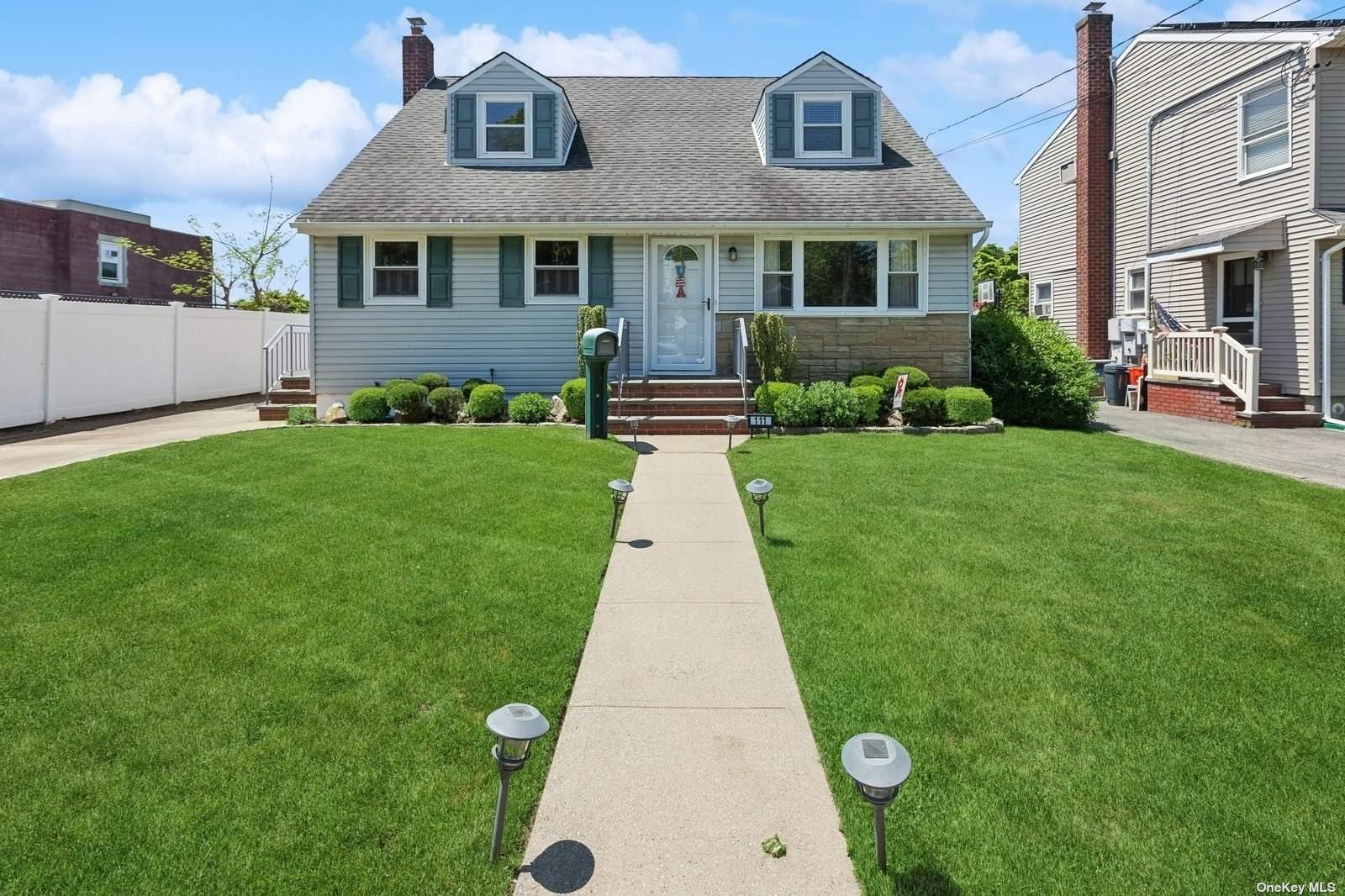 Lesoir Ave, Floral Park, NY 11001