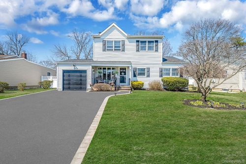 81 Dollard Dr, Babylon, NY, 11703-1513 | Card Image