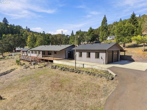 911 Jade Dr, Roseburg, OR, 97471-9382 | Card Image