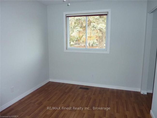 694 Aylmer Cres, House other with 3 bedrooms, 2 bathrooms and 2 parking in Kingston ON | Image 4