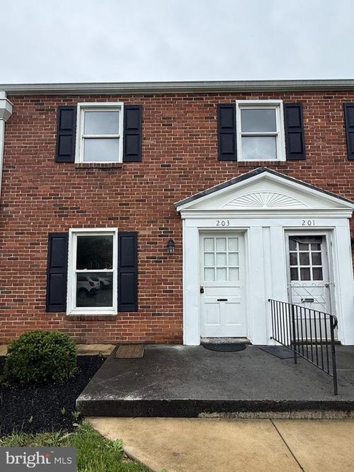 203 E Whitlock Ave, WINCHESTER, VA, 22601-4429 | Card Image