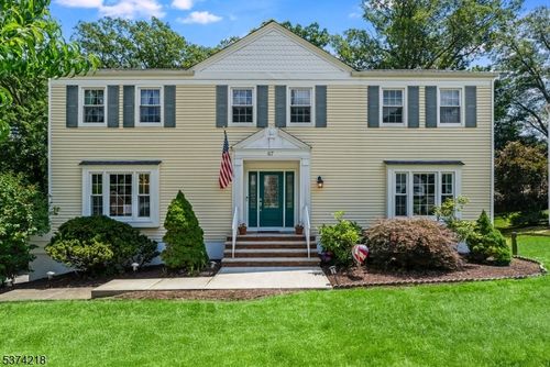 67 Hendricks Dr, Morris Plains, NJ, 07950-3211 | Card Image