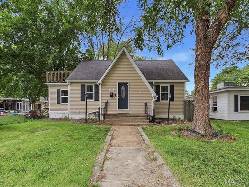 1911 Charles St, Belleville, IL, 62221-4027 | Card Image
