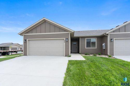 521 Brookside Pl, Harrisburg, SD, 57032-8295 | Card Image