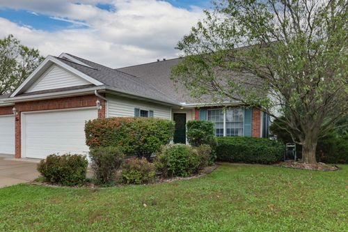 2 Lone Oak Ct, Bloomington, IL, 61705-9589 | Card Image