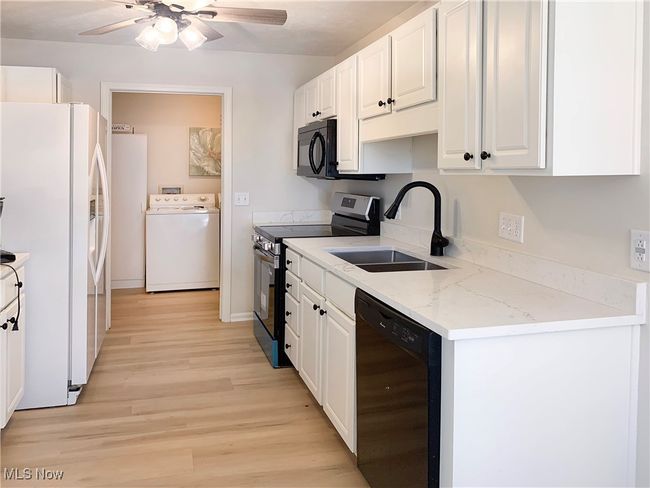 Gorgeous quartz counters! New stainless steel stove and awaiting the delivery of stainless dishwasher | Image 17