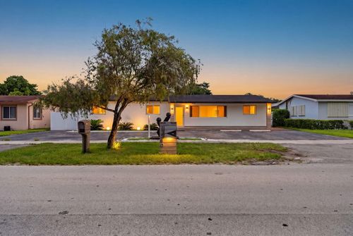 10040 Sw 32nd St, Miami, FL, 33165-2913 | Card Image