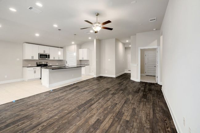 20809 Peacemaker Trl, House other with 3 bedrooms, 2 bathrooms and 4 parking in Lago Vista TX | Image 4
