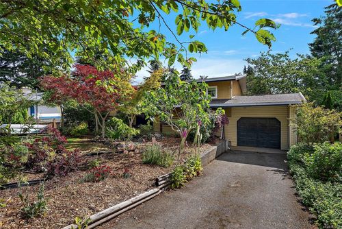 6395 Sunnyslope Dr, Central Saanich, BC, V8Z5Y4 | Card Image