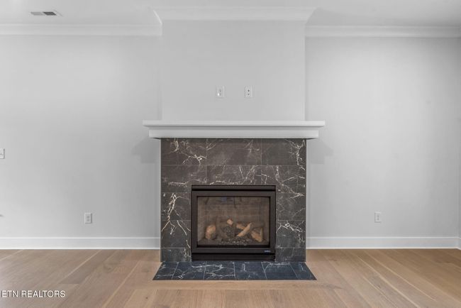 Gas Log Fireplace | Image 9