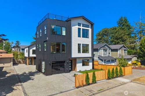 726 N 89th Street, Seattle, WA, 98103 | Card Image