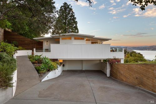 70 Currey Ave, Sausalito, CA, 94965-1852 | Card Image