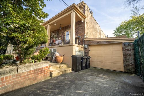 3252 Waterbury Ave, Bronx, NY, 10465-1441 | Card Image