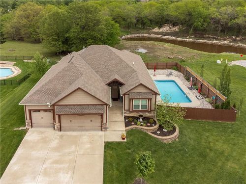4411 Se Lariat Dr, Lee's Summit, MO, 64082-8222 | Card Image