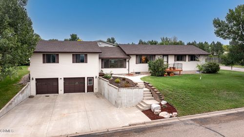 418 16th St Ne, Beulah, ND, 58523-6149 | Card Image