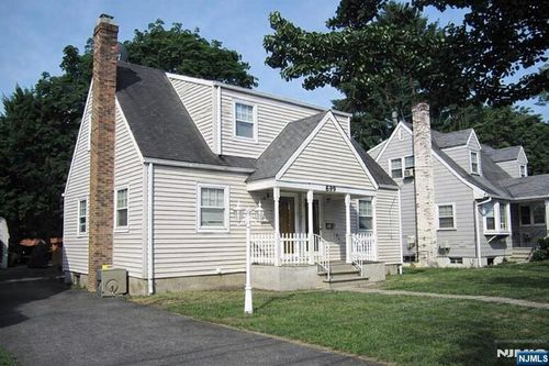 689 Godwin Ave, Midland Park, NJ, 07432-1450 | Card Image