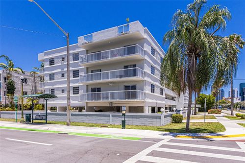 309-3527 Ne 168th St, North Miami Beach, FL, 33160-3598 | Card Image