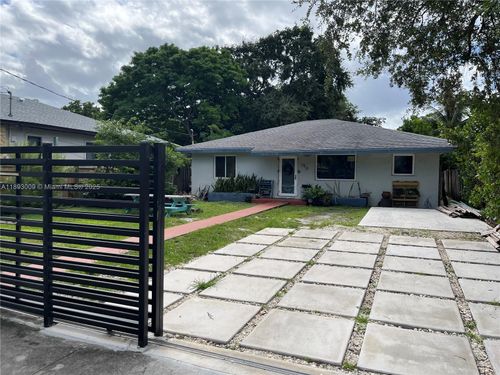 150 Nw 44th St, Miami, FL, 33127-2614 | Card Image
