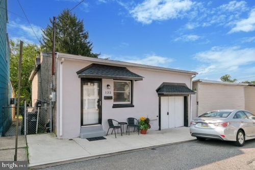 132 Penn St, PHOENIXVILLE, PA, 19460-3207 | Card Image