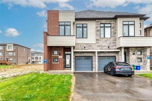 166 William Booth Ave, Newmarket, ON, L3X0K7 | Card Image
