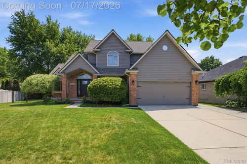49324 Stratford Dr, Chesterfield, MI, 48047-1780 | Card Image