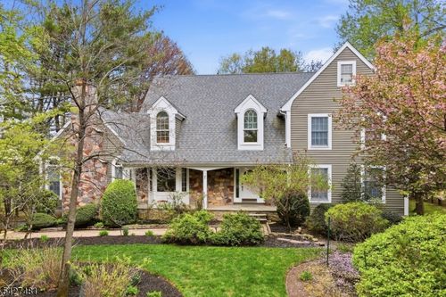 7 Trotters Ln, Mahwah, NJ, 07430-2517 | Card Image