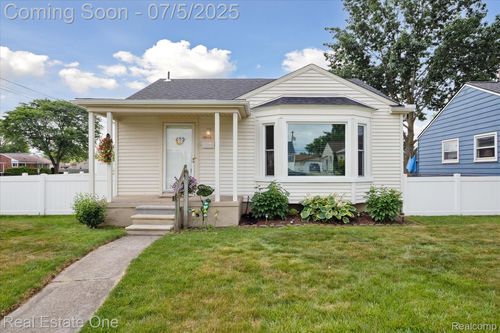 29415 Sheridan St, Garden City, MI, 48135-2659 | Card Image