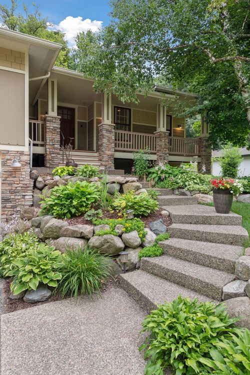 220 Glenbrook Rd N, Wayzata, MN, 55391-1133 | Card Image