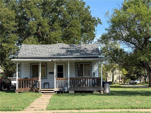 1000 W Locust St, Independence, KS, 67301-2943 | Card Image