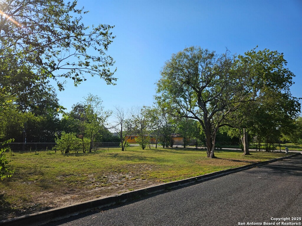 Land in Seguin 2