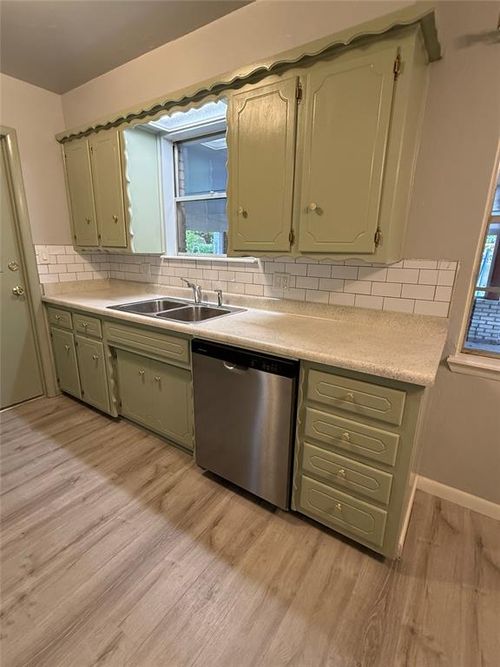 800 N Markwell Avenue, Moore, OK, 73160 | Card Image