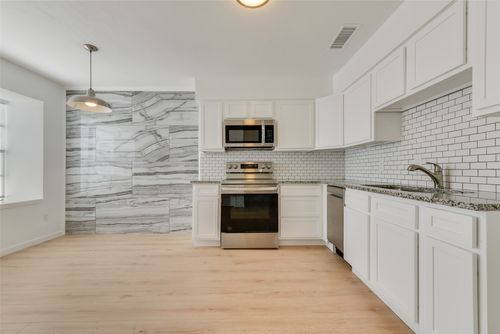 19-80 E Mountain Creek Dr, Grand Prairie, TX, 75052-5990 | Card Image