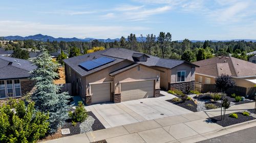 690 Mill Valley Pkwy, Redding, CA, 96003-5231 | Card Image