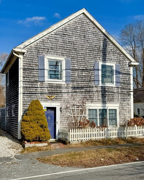 27 Carriage Shop Rd, East Falmouth, MA, 02536-4906 | Card Image